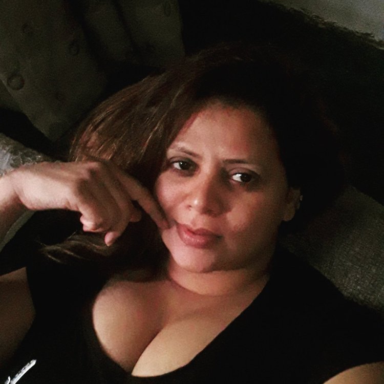 Sapna in peeping tom s01e03
