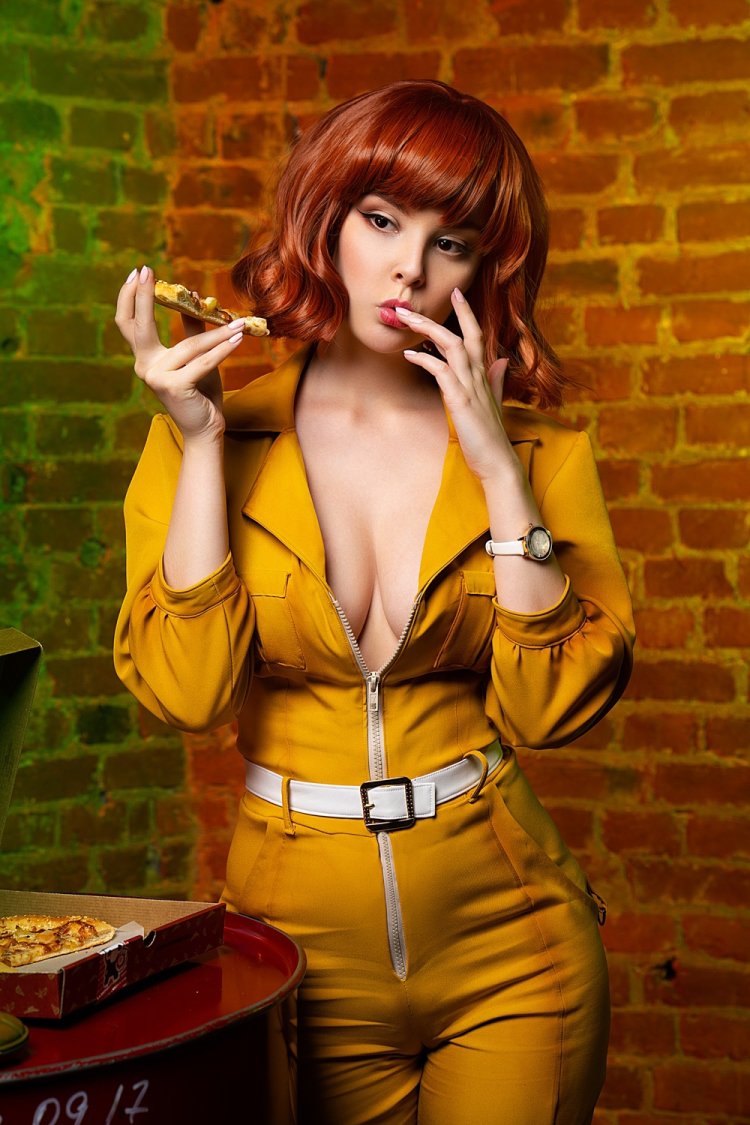 Hally Valentine (Helly Valentine)