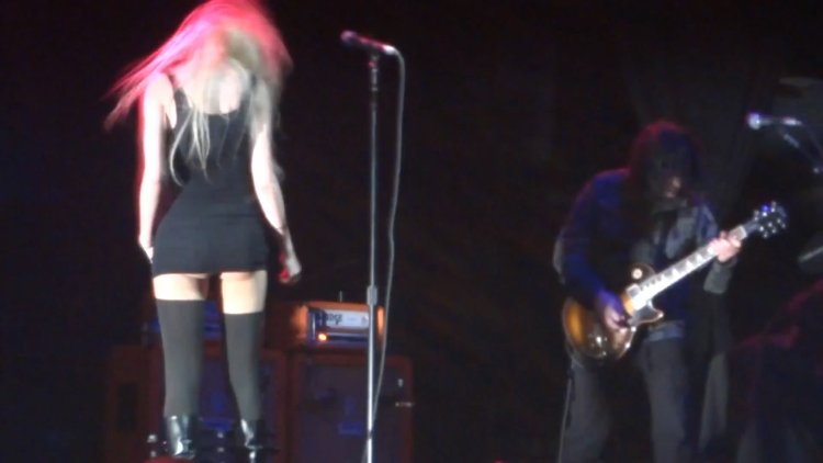 Taylor Momsen Paparazzi