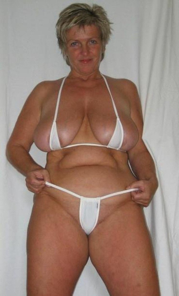 Old thick grandmothers without panties