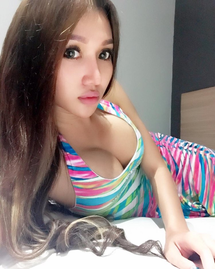 Asian model Linda