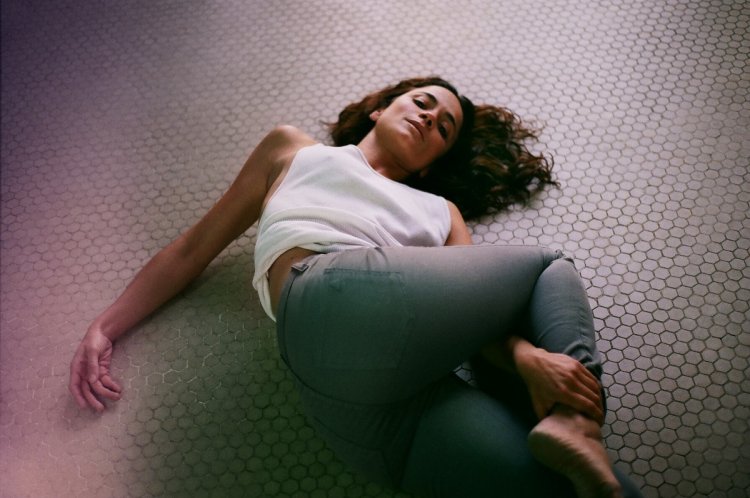Alice Braga Maxim