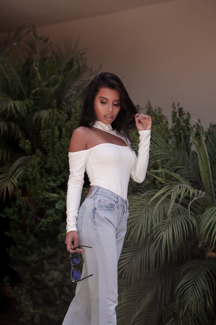 Female body in latex