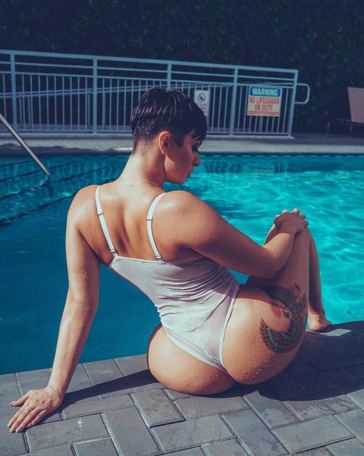 Elastic buttocks