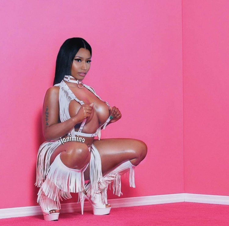 Nicky Minaj naked breasts