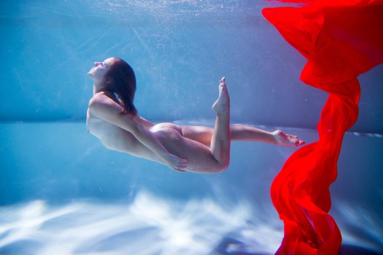 Underwater photo shoot nude