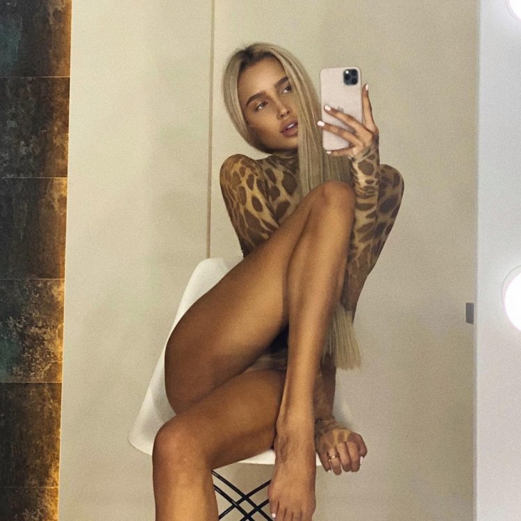 Sasha Doni is hot