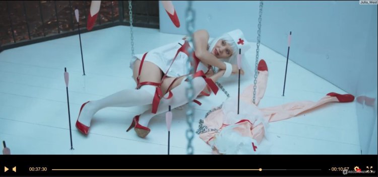 Polina Pushkukruk in the series Coll Center