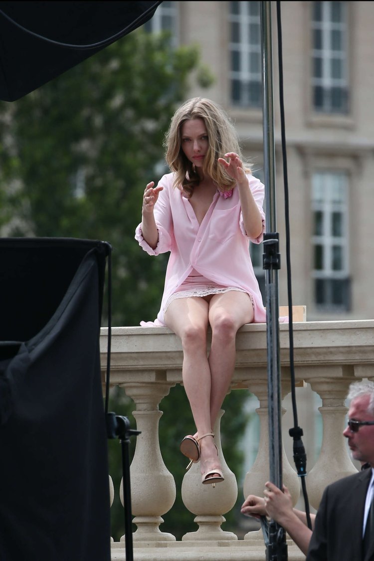 Amanda Seyfrid in underwear