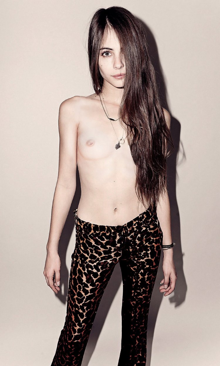 Actress Willa Holland XXX