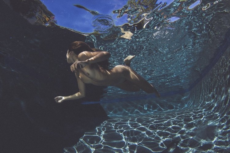 Erotic photo shoot in water
