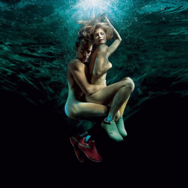 Underwater shooting nude