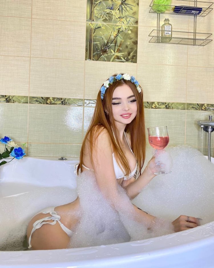 Lana Twininkle Naked