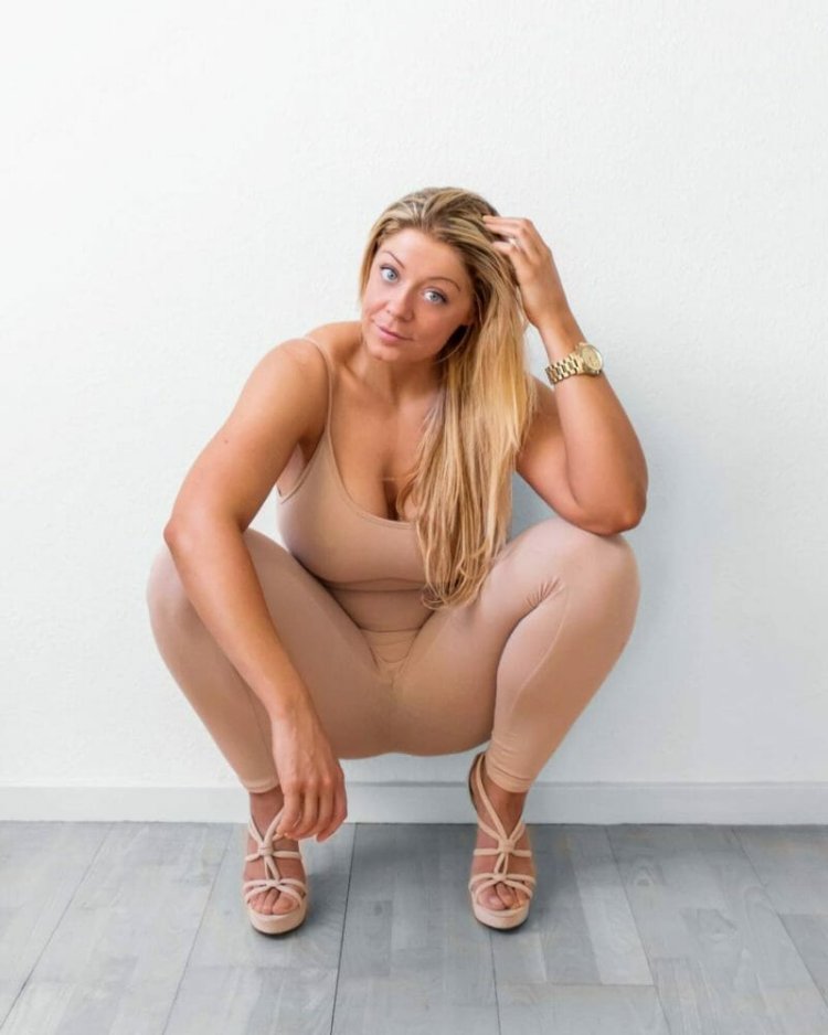 Mia Sand hot
