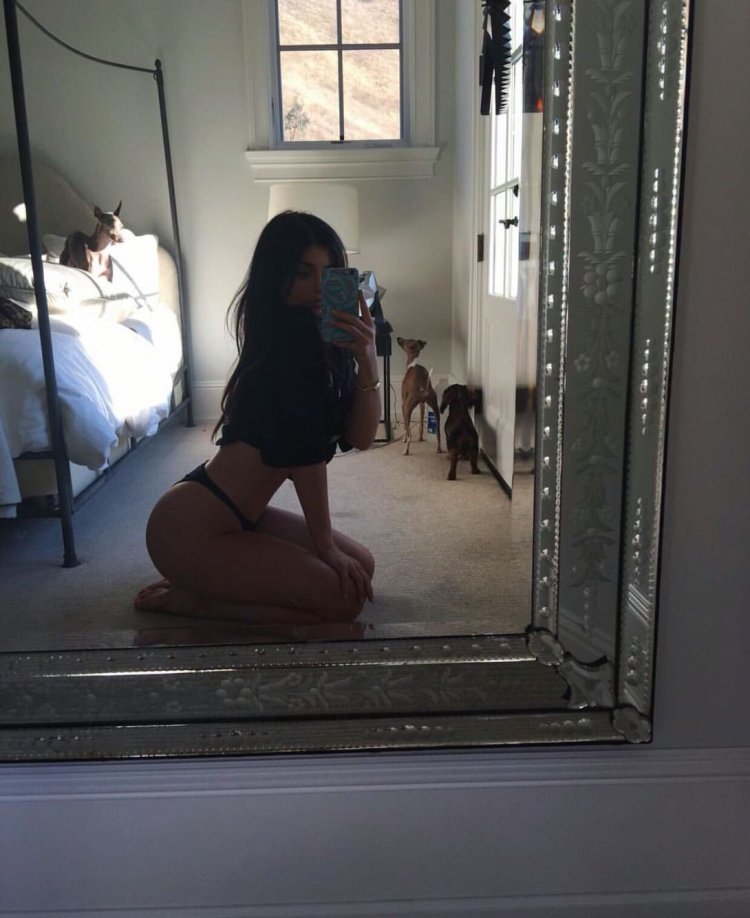 Kylie Jenner photo in the mirror