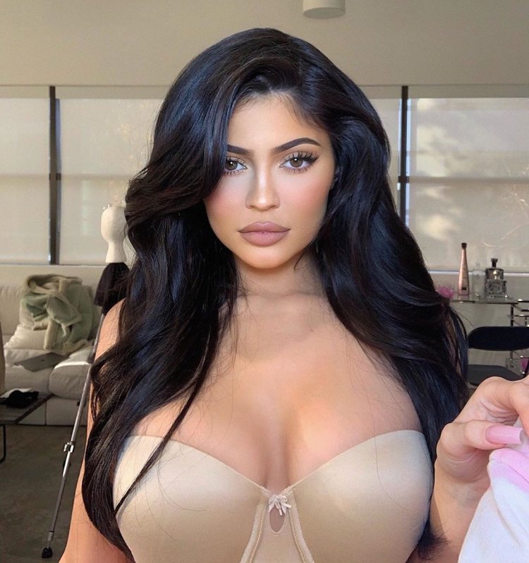 Kylie Jenner chest 2020