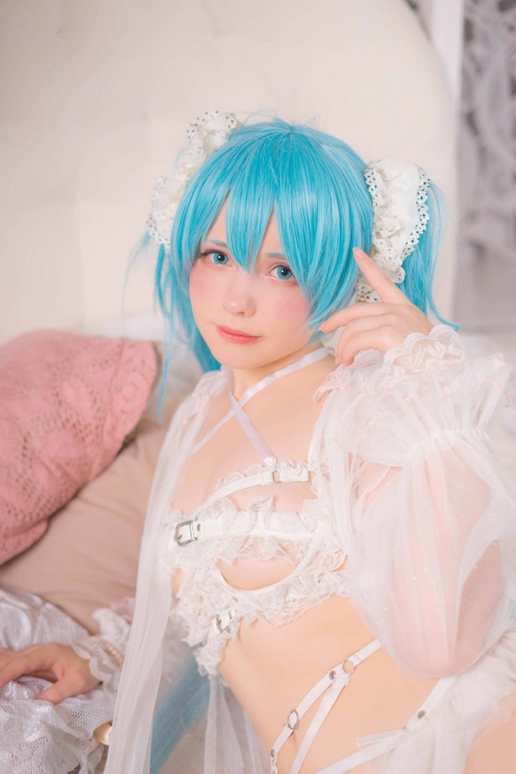 Saya Scarlet photo
