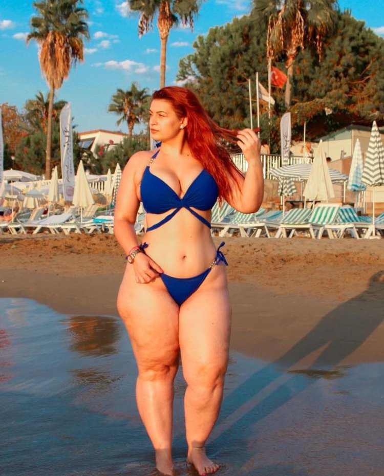 Ioana chira in bikini
