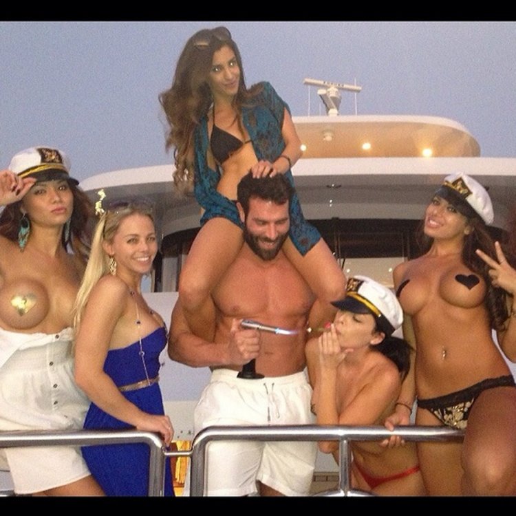 Dan Bilserian and his girls Nude