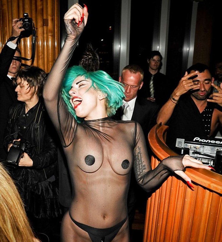 Lady Gaga naked on stage