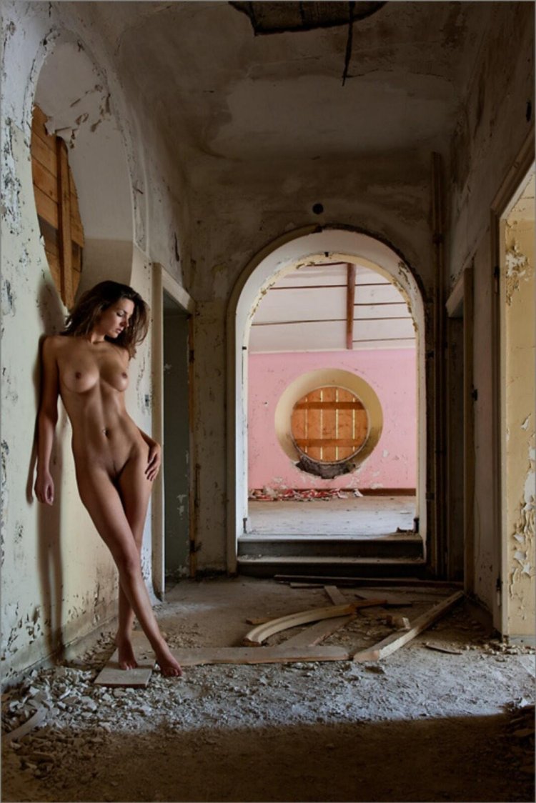 Photoshoot building Old nude