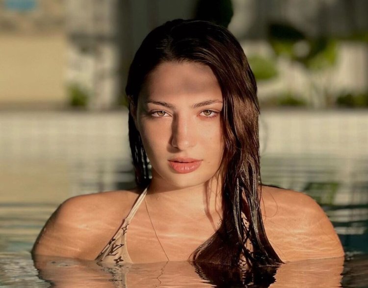 Girls from Italy