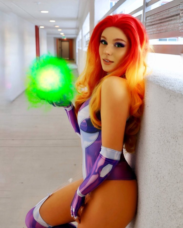 Starfire Sexy Cosplay