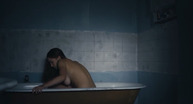 Naked actress Sonya Metelitsa