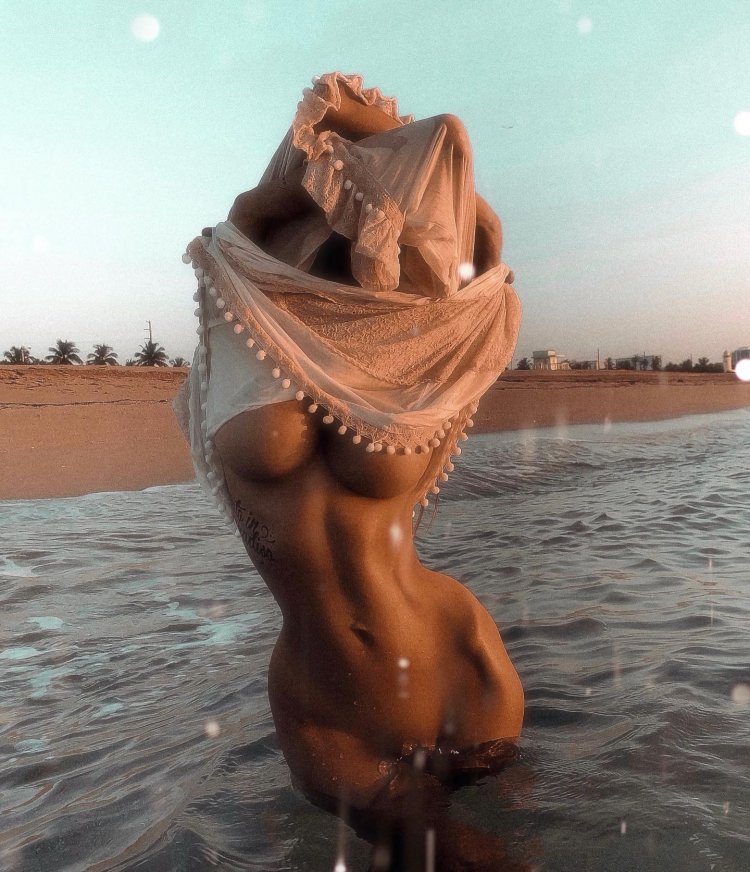 Naked Kaylian Curtis photo
