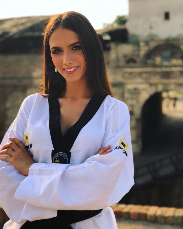 TV presenter Serbia Sarah Damyanovich naked
