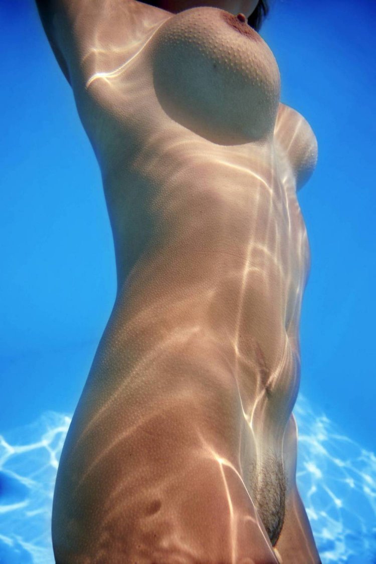 Huge tits under water