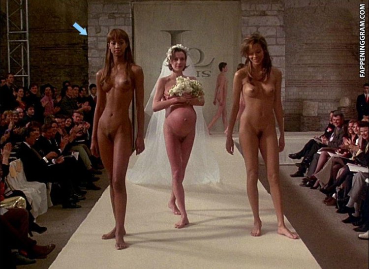 TOPLESS FASHION SHOW