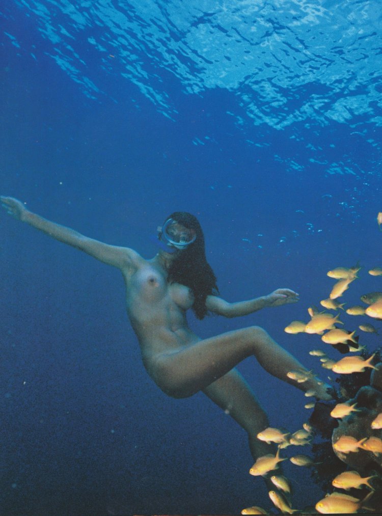 Women's scuba diving naked