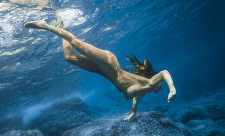 Naked girls jump into the water
