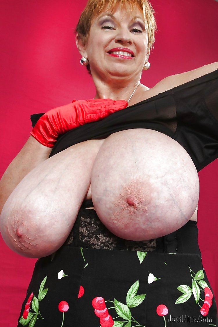 Maturns with big breasts