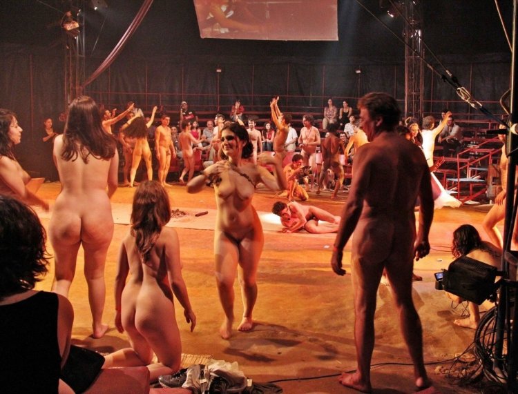 Erotic scenes in performances