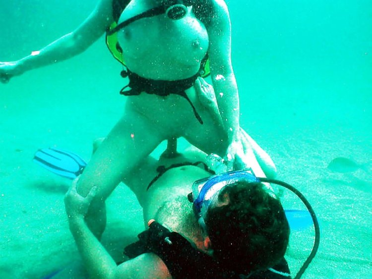 Fuck under water in scuba