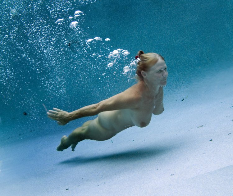 Naked women jump into the water