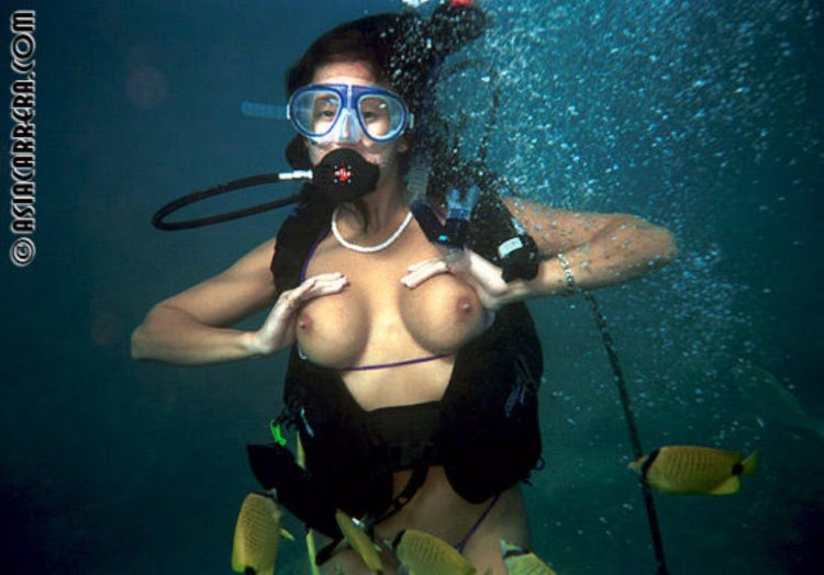 Nikki Thorn Naked Diving