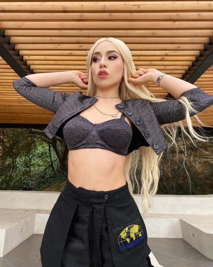 Ava Max Figure