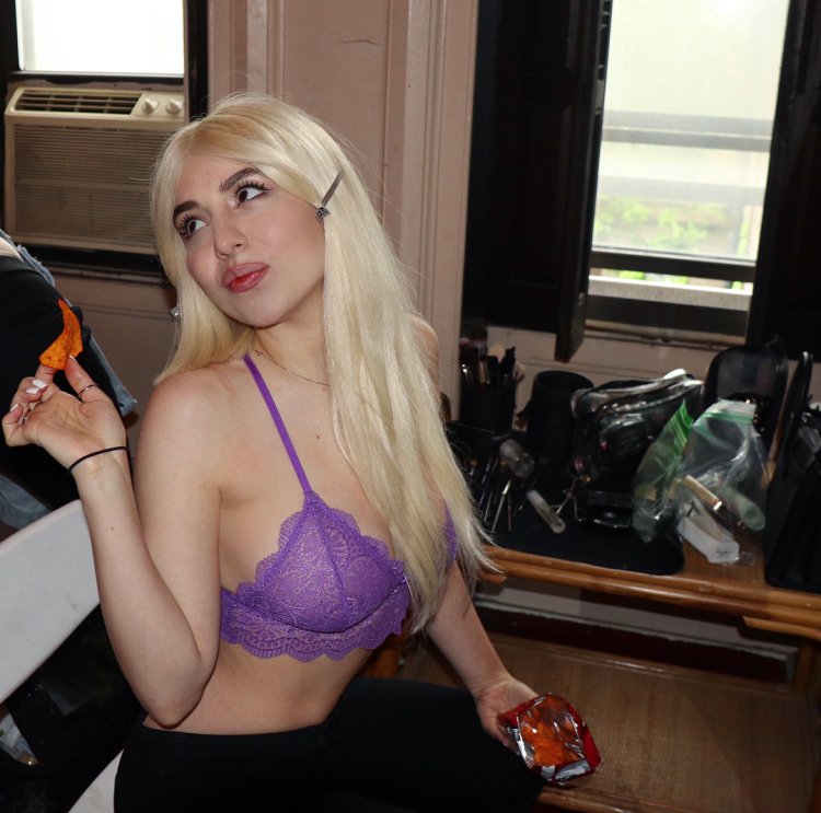 Ava Max photo in Lower
