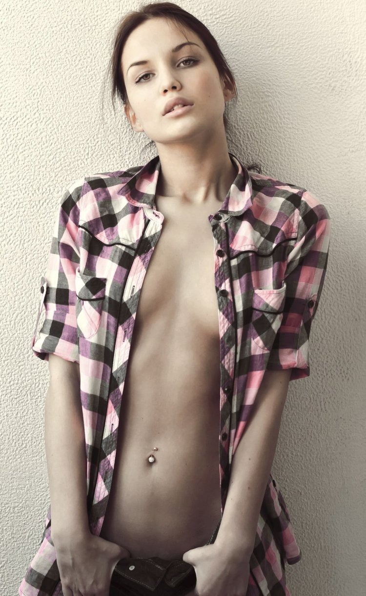 Emma Mei beautiful chest naked