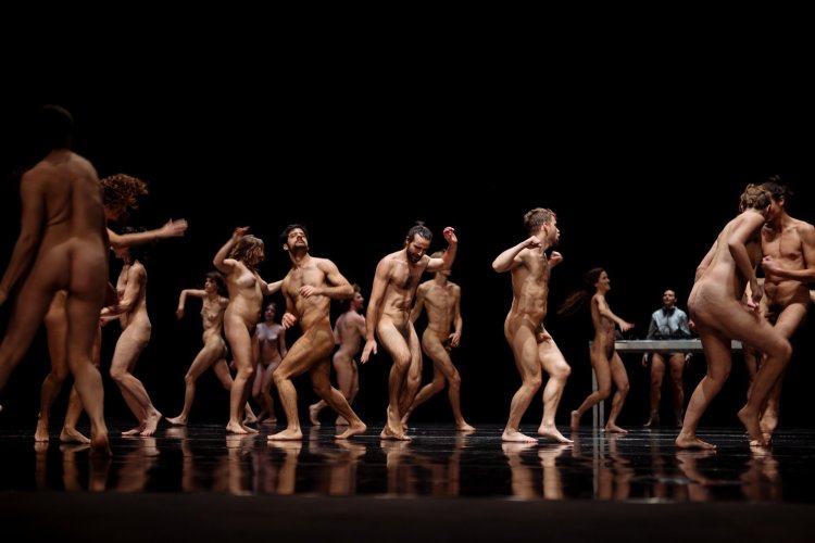 Brazilian naked theater