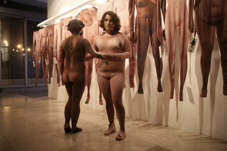 Vanessa Bikroft Perfomance