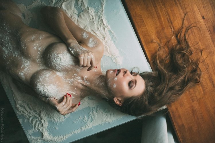 Katerina Bolinger Naked lesbian