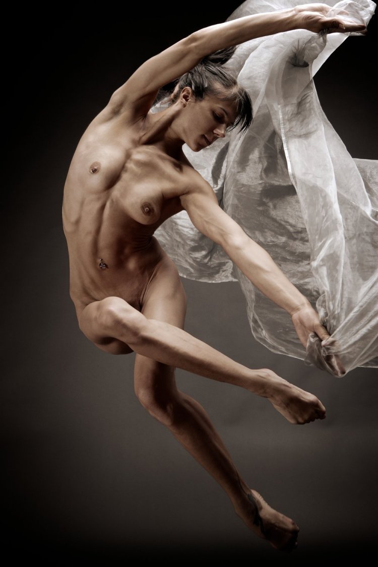 Naked ballerina Maria Chevskaya