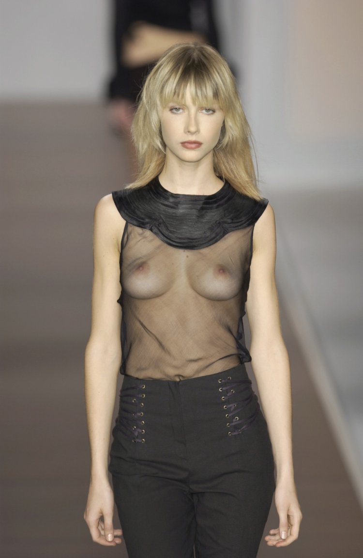 Alejandra guilmant naked on the catwalk