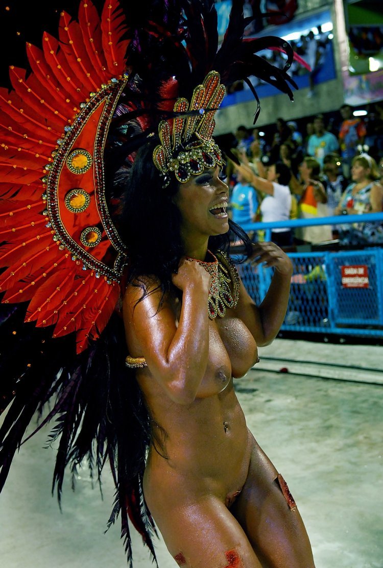 NAKED Vivian Castro. Carnival