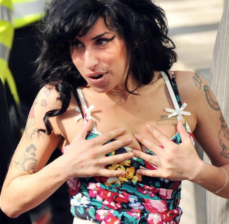 Amy Winehouse Nipples
