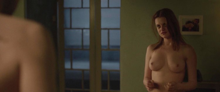 Ebigail Breslin Tits